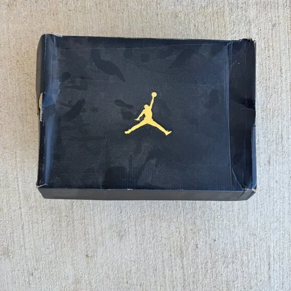 Air Jordan 1 Low SE - Picture 3 of 9